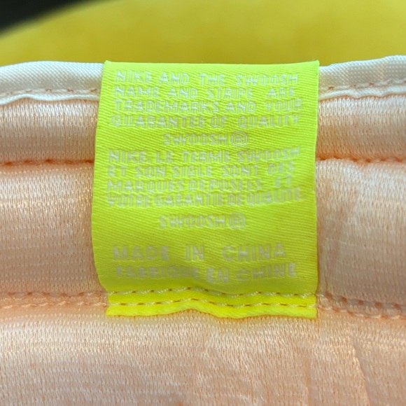 Jordan 1 Retro High OG Visionaire - Picture 4 of 5